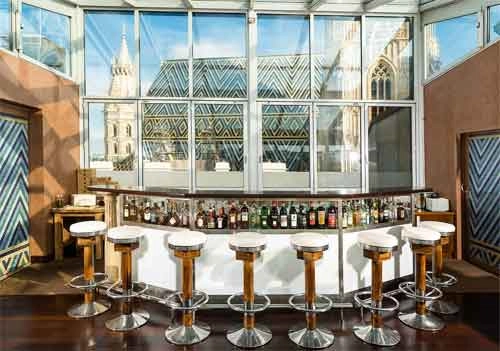 Tolle Aussicht bei perfektem Wein